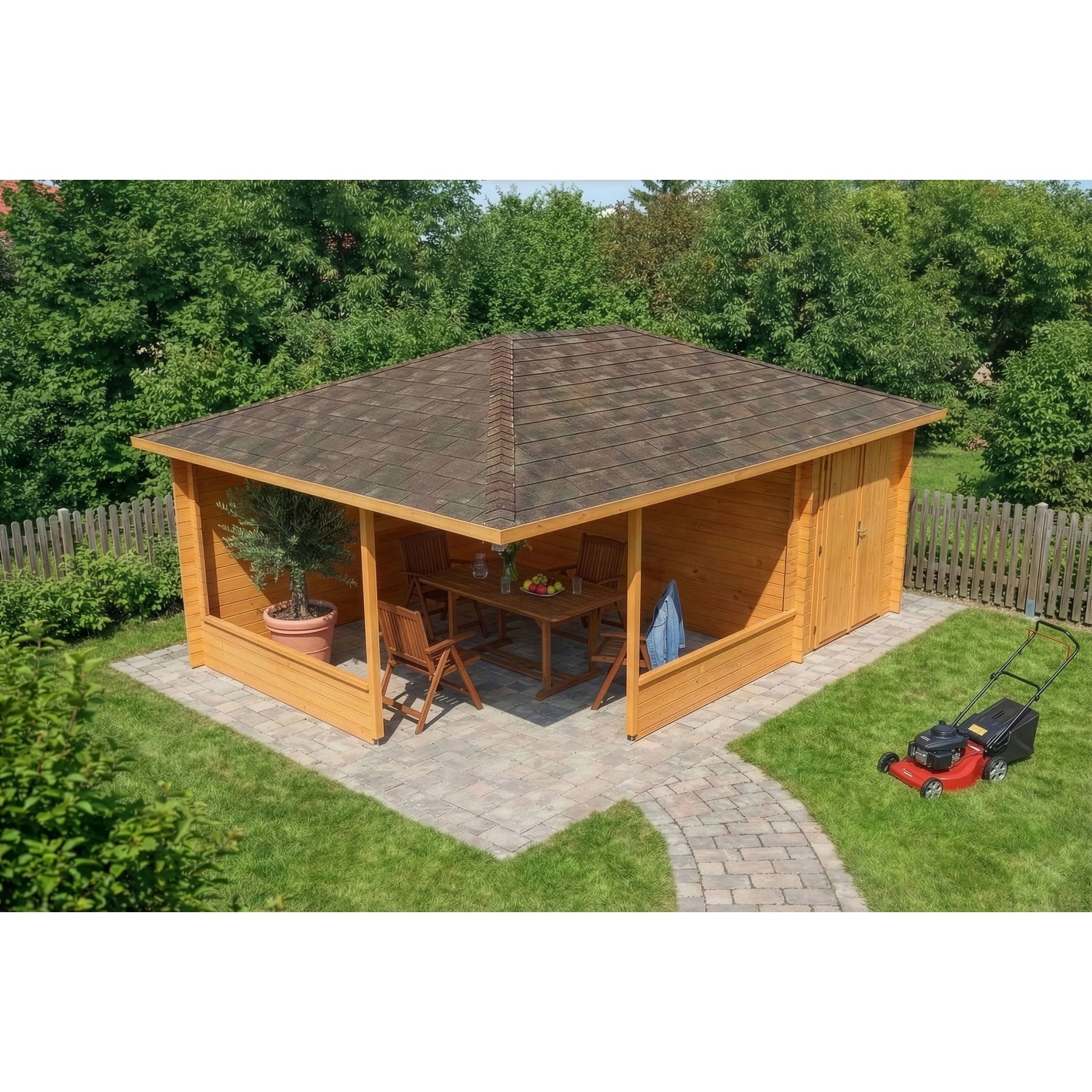 Imprägnierte 5-Eck Gartenlaube Maik-40 Natur mit Anbau und Spitzdach im Garten.