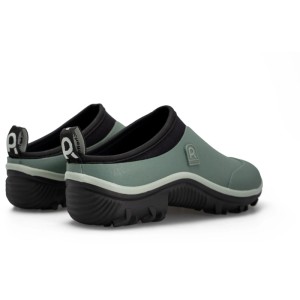 Ein Paar wassergrüne Trialopen Gartenclogs aus Gummi mit Neoprenfutter, robuster Sohle und Zuglasche.