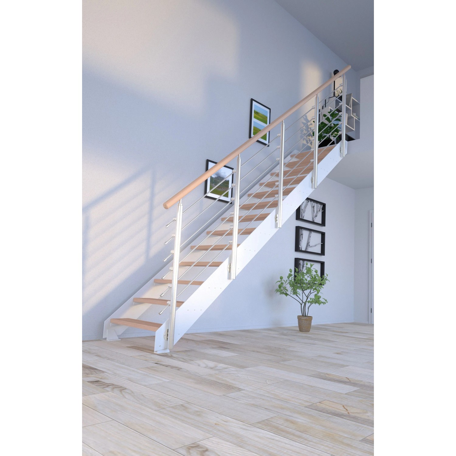 Weiße Treppe Kos mit 14 Buchenholzstufen und Design-Geländer im modernen Wohnraum.