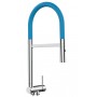 VIZIO Küchenarmatur, verchromt/hellblau, mit schwenkbarem Auslauf und Handbrause.
