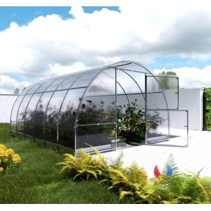 Klasika Greenhouses Easy Gewächshaus 12m² mit Polycarbonatabdeckung, Tür geöffnet.