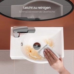 Rechteckiges, hochweißes Emke Wandwaschbecken aus Keramik wird gereinigt.