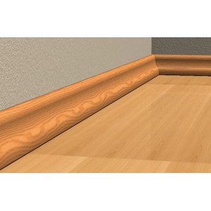 Holzfarbene Sockelleiste an Wand und Boden befestigt. Ideal zum Kleben mit Fischer Kleber.