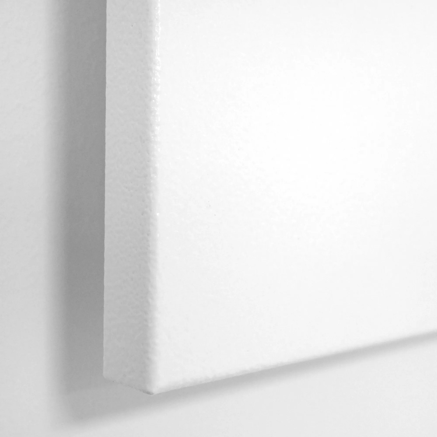 Detailansicht der weißen Vasner Citara M Infrarotheizung (450W) aus Metall.