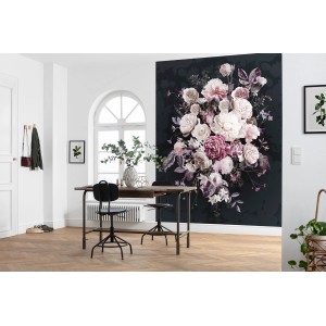 Komar Vliesfototapete Bouquet Noir (200x250cm) mit Blumenmuster im Wohnraum.