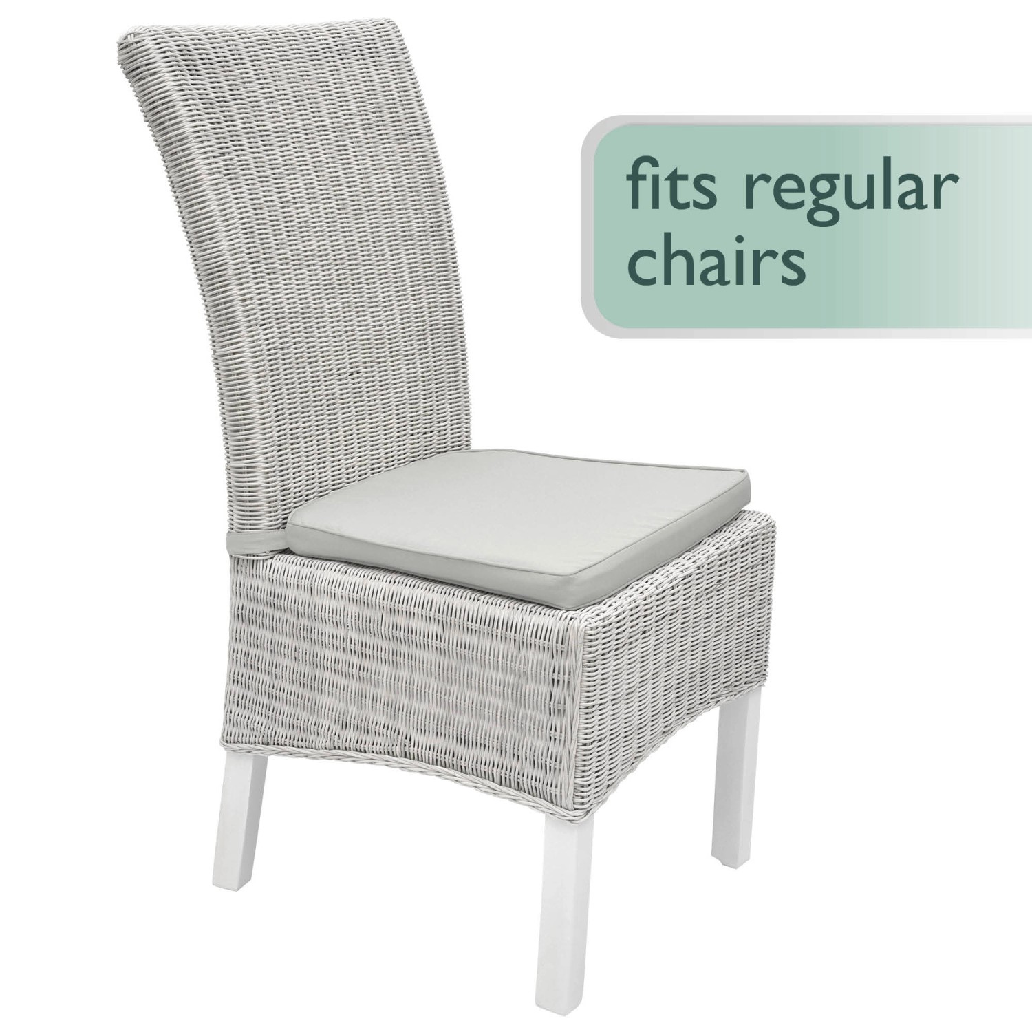 Beautissu Pia Stuhlkissen, 4er Set, hellgrau, auf einem weißen Stuhl. Sitzkissen mit abnehmbarem Bezug.