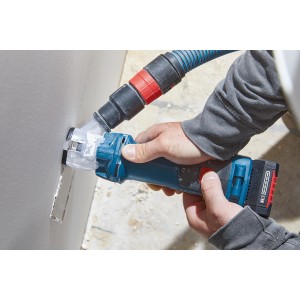 Bosch Professional GCU 18 V-30 Akku-Rotationswerkzeug im Einsatz mit Staubabsaugung.