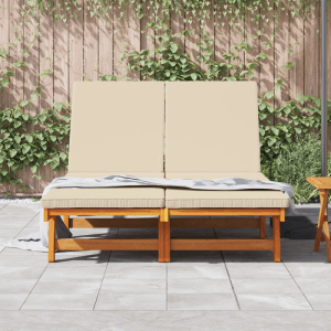 Doppel-Sonnenliege aus Akazienholz mit Rädern und beigen Kissen für Garten oder Terrasse.