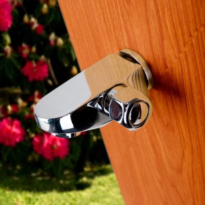 Detailaufnahme: Verstellbarer Duschkopf der Gre Solardusche aus Aluminium in Holzfarben.