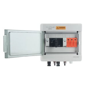 FM-SOLAR DC-Anschlussbox mit geöffneter Tür, Dreh-Trennschalter und Überspannungsschutz für Solaranlagen.