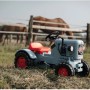 BIG Traktor Eicher Diesel ED 16 Trettraktor im Feld, grauer Korpus, roter Sitz und rote Felgen.