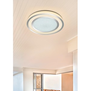 Moderne, runde LED-Deckenleuchte Noriaki mit Sternenhimmel-Effekt in Chrom, montiert an der Decke.