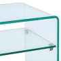 Detailansicht des transparenten Nachttischs Stileos aus Sicherheitsglas mit gebogener Kante und Ablage.