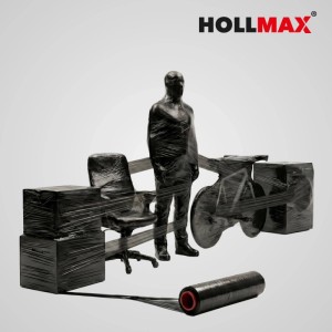 Schwarze HOLLMAX Profi Stretchfolie sichert Möbel, Kartons, Fahrrad. Rolle im Vordergrund. Für Ladungssicherung & Umzug.