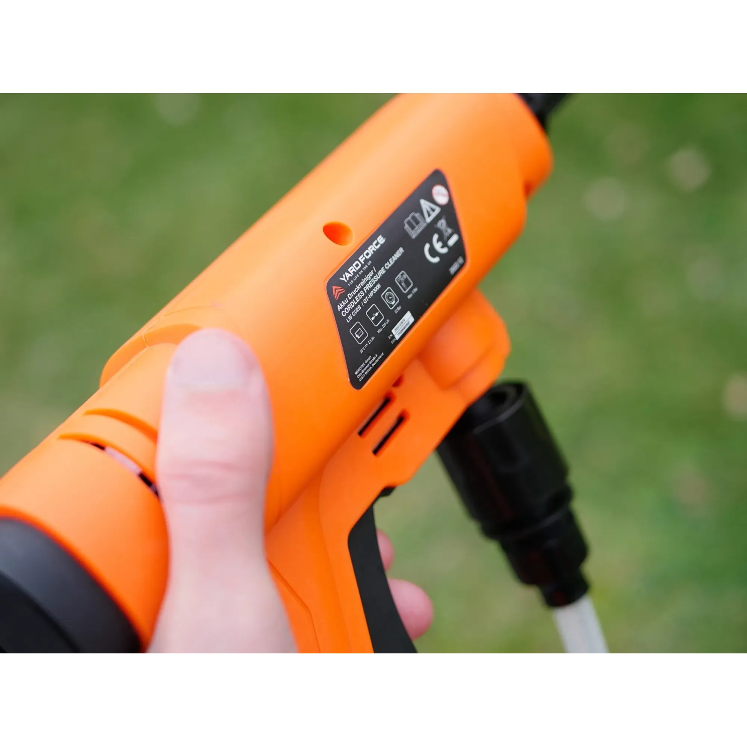 Yard Force Akku-Mitteldruckreiniger LW C02B, 20V, 22 bar, orange.