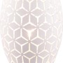 Weiße Reality Tischleuchte Bidar mit Holzfuß und geometrischem Muster. Design-Tischlampe.