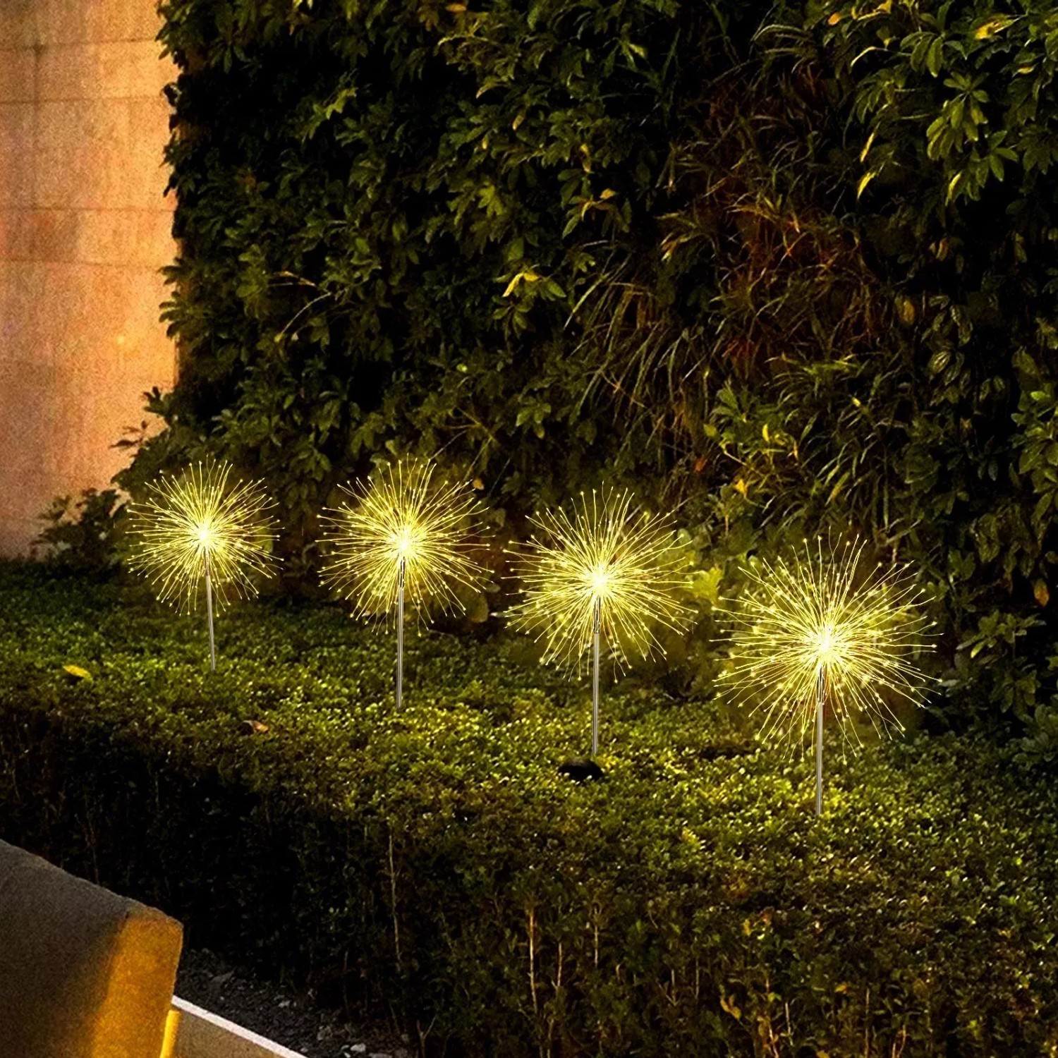 Salcar LED Solar Feuerwerkleuchten warmweiß im Garten. Dekorative Außenbeleuchtung für stimmungsvolle Akzente.