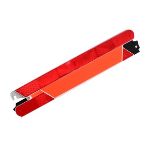 Apa Euro-Warndreieck Mini, zusammengeklappt. Rotes Reflektormaterial für gute Sichtbarkeit.