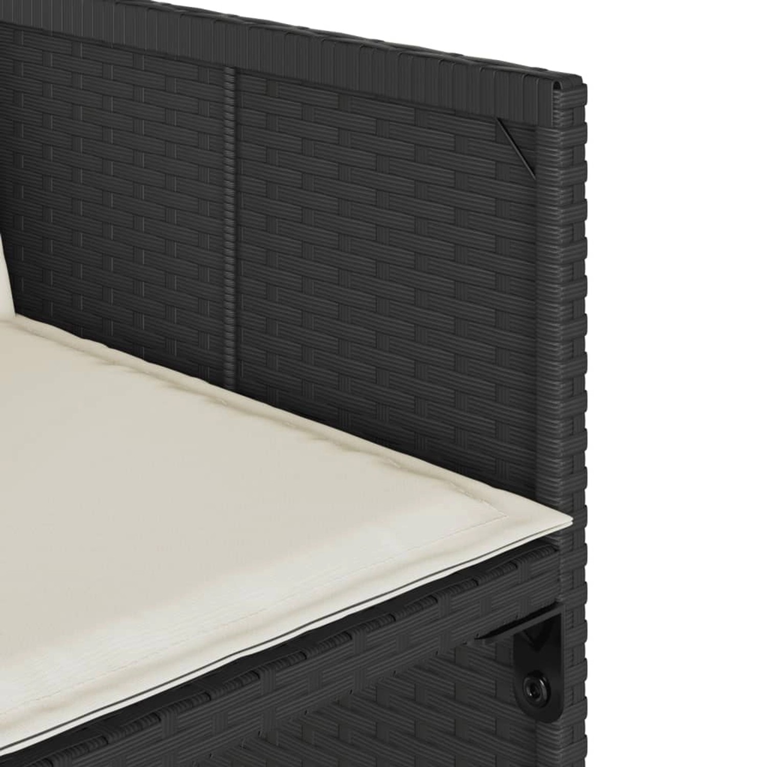 Detailansicht: Schwarzer Rattan Gartenstuhl mit cremefarbenem Kissen der vidaXL 11-tlg Essgruppe.