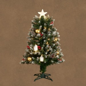 Künstlicher Weihnachtsbaum Luca Lighting Elara, grün, mit Kunstschnee, warmweißen Fibre Optic Lichtern, Beeren, Zapfen & Stern.