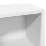 Detailansicht: Weißes CD-Regal aus Holzwerkstoff, Teil eines 2er Sets für Wohnzimmerschränke.