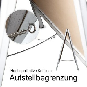 Detailaufnahme: Weißer KARAT Kundenstopper Kreidetafel mit Kette zur Aufstellbegrenzung.