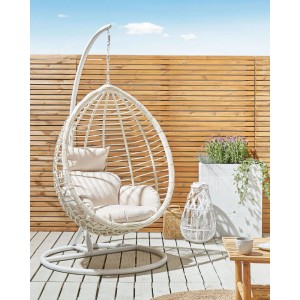 Weißer Beliani Hängesessel 108x108x200 mit Stahlgestell und weichen Kissen für den Garten.
