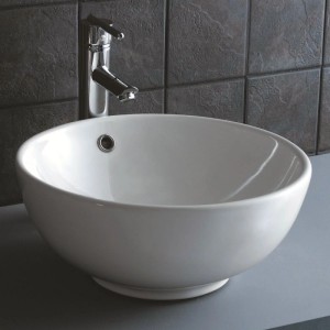Weißes, rundes Keramik Aufsatz-Waschbecken Uno20A mit Überlauf auf grauer Platte. Modernes Badezimmer-Design.