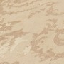Nahaufnahme einer beigen Tadessi Vliestapete mit strukturiertem, erhabenem Barock-Ornament. Dekorative Tapete.
