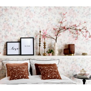 Erismann Vliestapete Charisma Blumen Rosa im Schlafzimmer mit Deko.