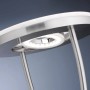 Moderner LED-Deckenfluter Helia aus Stahl, gebürstet, mit runder Leuchte. Ideal als Wohnraumbeleuchtung.