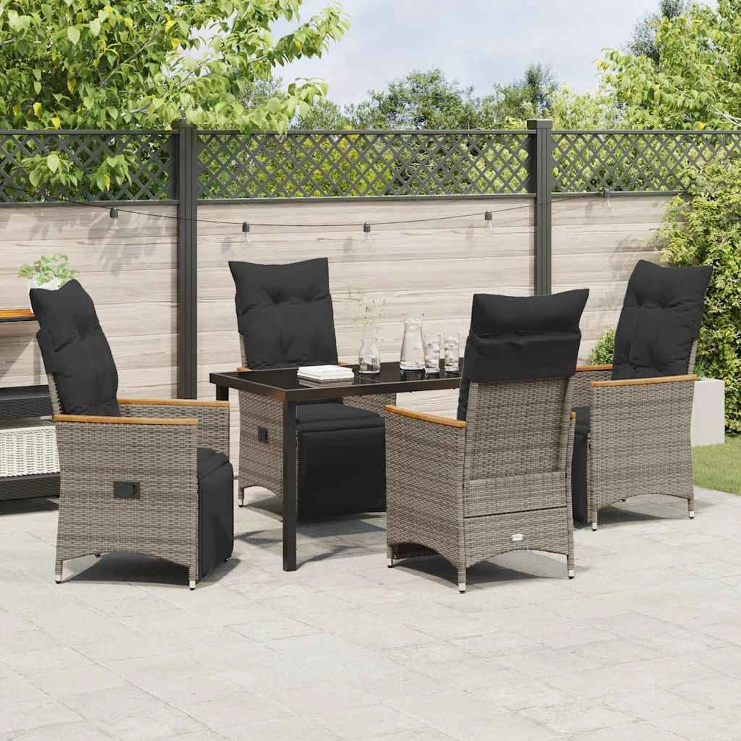 Graue 5-teilige vidaXL Garten Essgruppe mit Polyrattan-Stühlen und Tisch mit Glsoberfläche.