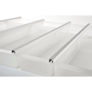 Ninka Cuisio Besteckeinsatz aus transluzentem Kunststoff mit Aluminiumprofilen für Schubkästen. Organisiert Besteck und Utensilien.