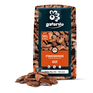 Sack Galamio Pinienrinde Deko Plus 60l mit grober Struktur und rötlicher Farbe.