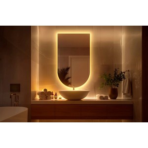 Ovaler LED Spiegel mit warmweißer 3000K Beleuchtung in modernem Bad. Ideal für Badezimmer, Wohnzimmer und Flur.