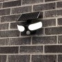 LED-Solar-Außenleuchte Botshabelo mit Sensor an grauer Backsteinwand. Solar-Wandleuchte mit Bewegungsmelder.