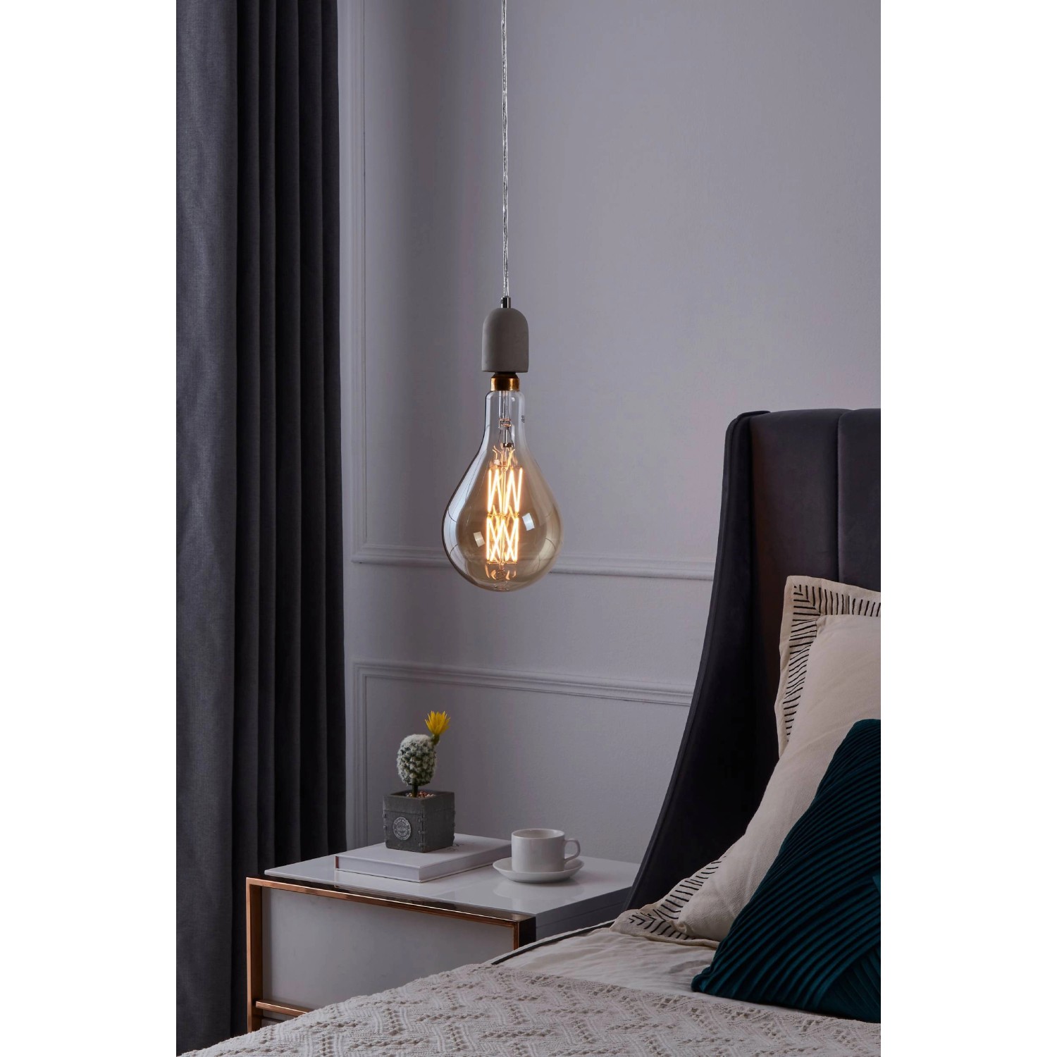 Eglo E27 LED Leuchtmittel in Globeform, 8W, warmweißes Licht für Wohnräume.