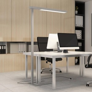 Moderne, dimmbare LED Bürostehleuchte Susi aus Aluminium mit Bewegungsmelder für Arbeitszimmer.