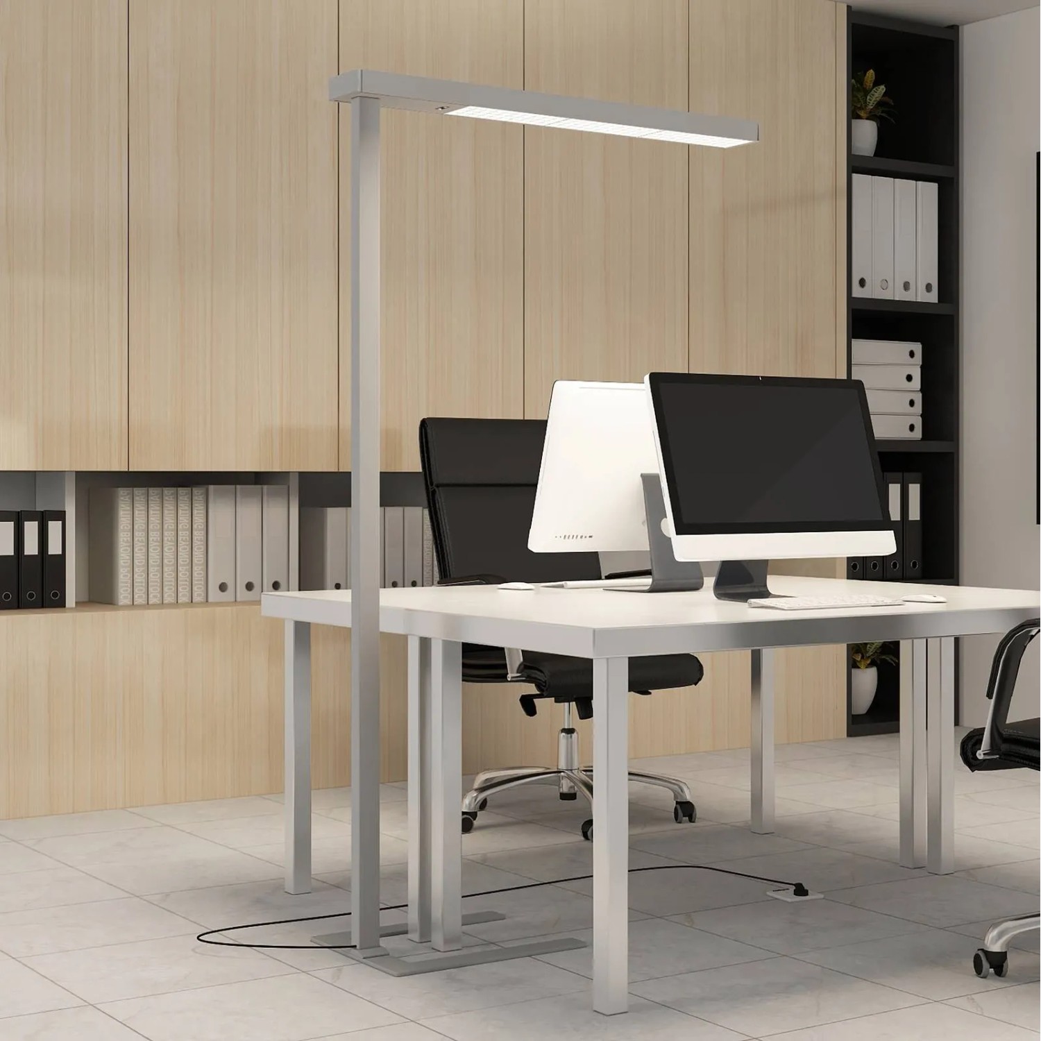 Moderne, dimmbare LED Bürostehleuchte Susi aus Aluminium mit Bewegungsmelder für Arbeitszimmer.