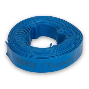 Aufgerollter, blauer EBERTH 1 Zoll Flachschlauch, 10m Gartenschlauch für Bewässerung.