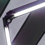 Detailaufnahme: Anthrazitfarbene Gelenkarmmarkise mit LED-Beleuchtung.