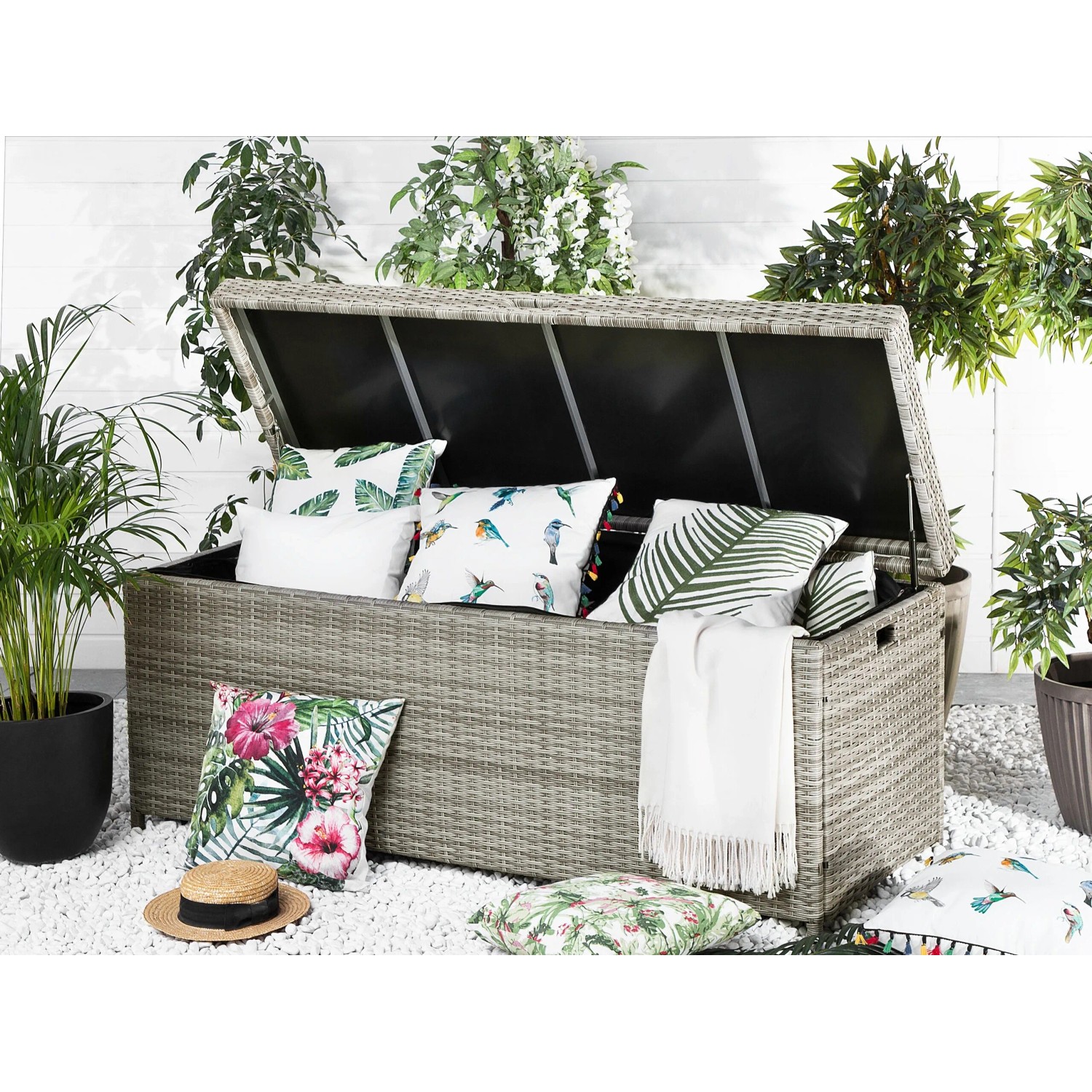 Beliani Truhe MODENA Hellgrau 63x158x66_2