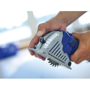 LUX Mini-Tauchkreissäge MTKS-600 in Aktion, Handkreissäge für präzise Schnitte.