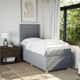 Helles, graues vidaXL Boxspringbett (90x200 cm) mit Matratze und Kopfteil im Schlafzimmer.