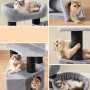 Grauer Feandrea Kratzbaum mit großem Sockel und mehreren Katzen.