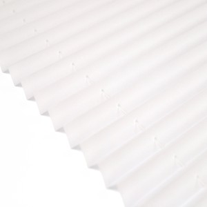 Detailaufnahme: Weißes, blickdichtes Plissee 45x150 cm. Deko-Raum Plissee Basic ohne Bohren.