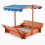 Home Deluxe Sandkasten Buddelkiste mit blauem Dach und Sitzbänken.