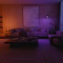 Wohnzimmer mit farbigem Philips Hue Licht. E14 Kerzenform Leuchtmittel schaffen smartes Ambiente.