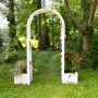 Weißer KHW Rosenbogen mit Pflanzkästen, dekoriert mit Blumen im Garten.