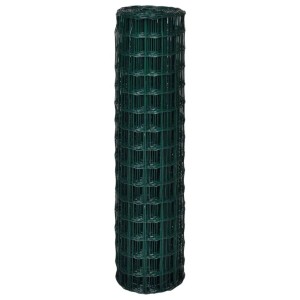 Grüner Gartenzaun aus Maschendraht als Rolle. Schweißgitter mit PVC-Beschichtung für Garten und Grundstück.